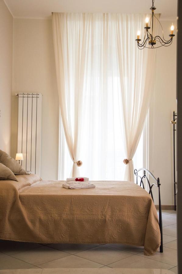 B&B La Rosa Dei Venti เนเปิลส์ ภายนอก รูปภาพ