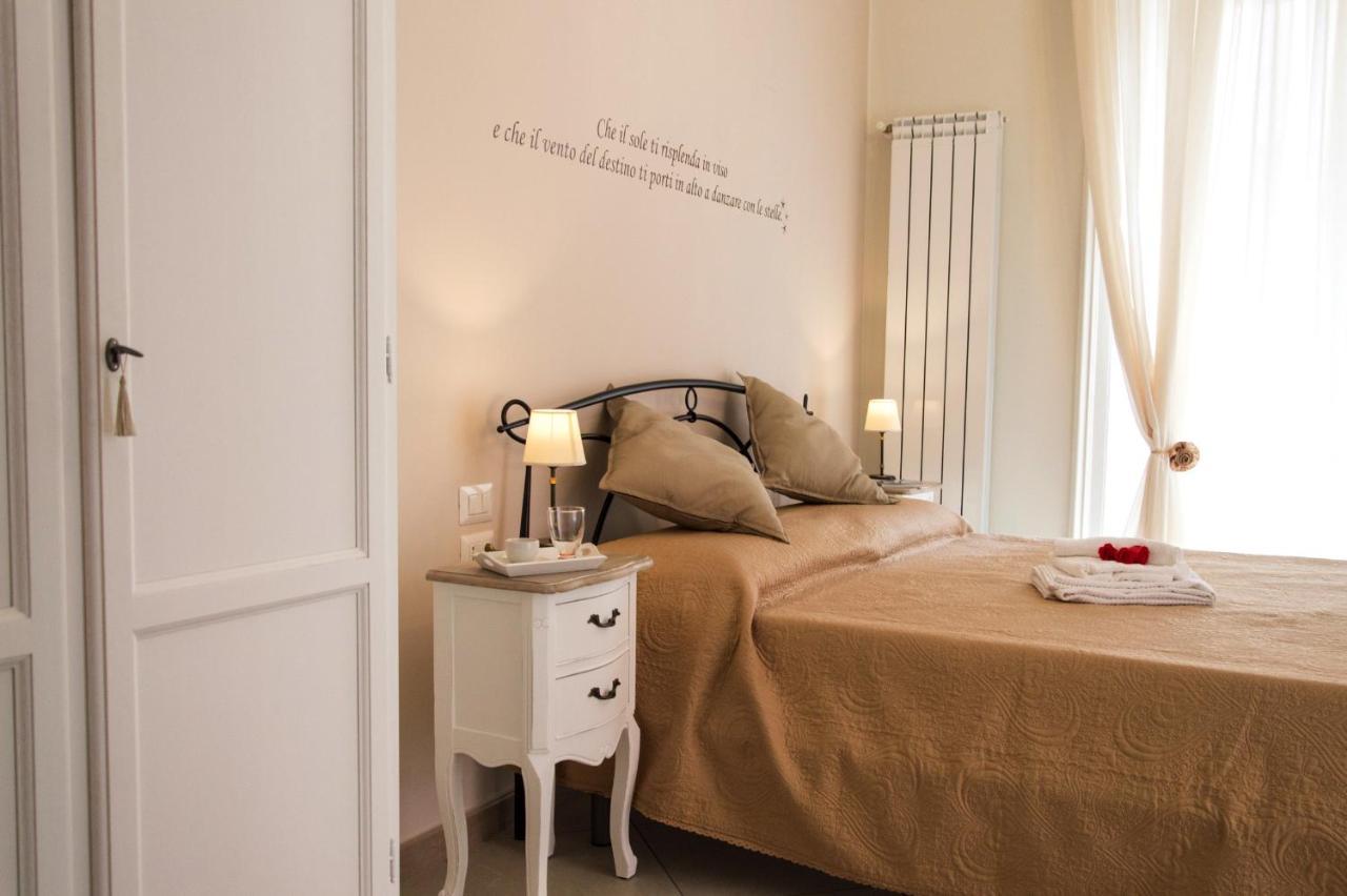 B&B La Rosa Dei Venti เนเปิลส์ ภายนอก รูปภาพ