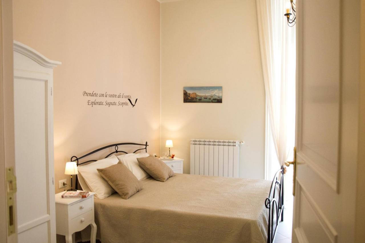 B&B La Rosa Dei Venti เนเปิลส์ ภายนอก รูปภาพ