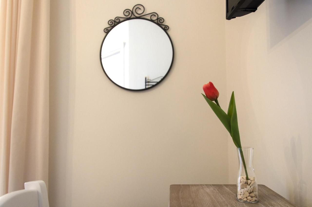 B&B La Rosa Dei Venti เนเปิลส์ ภายนอก รูปภาพ