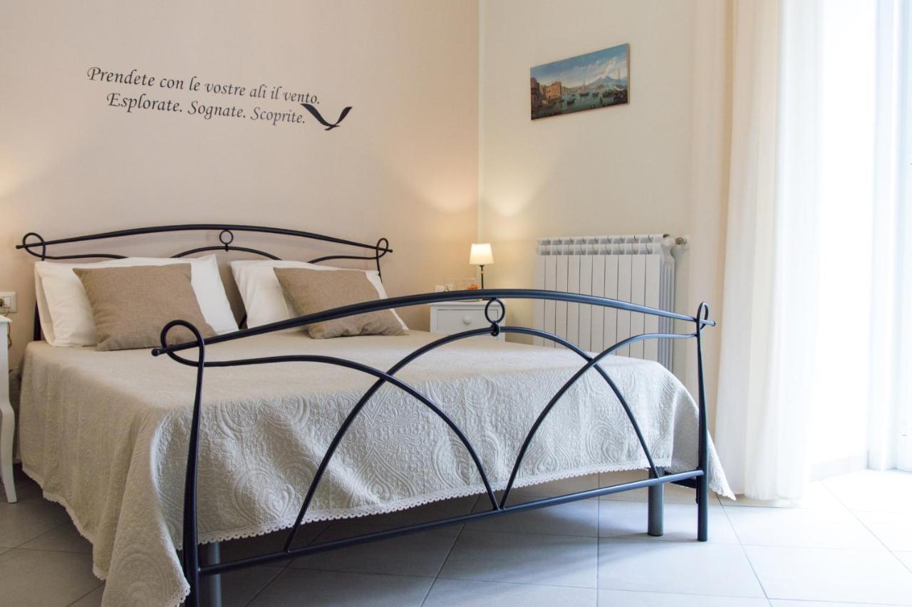 B&B La Rosa Dei Venti เนเปิลส์ ภายนอก รูปภาพ