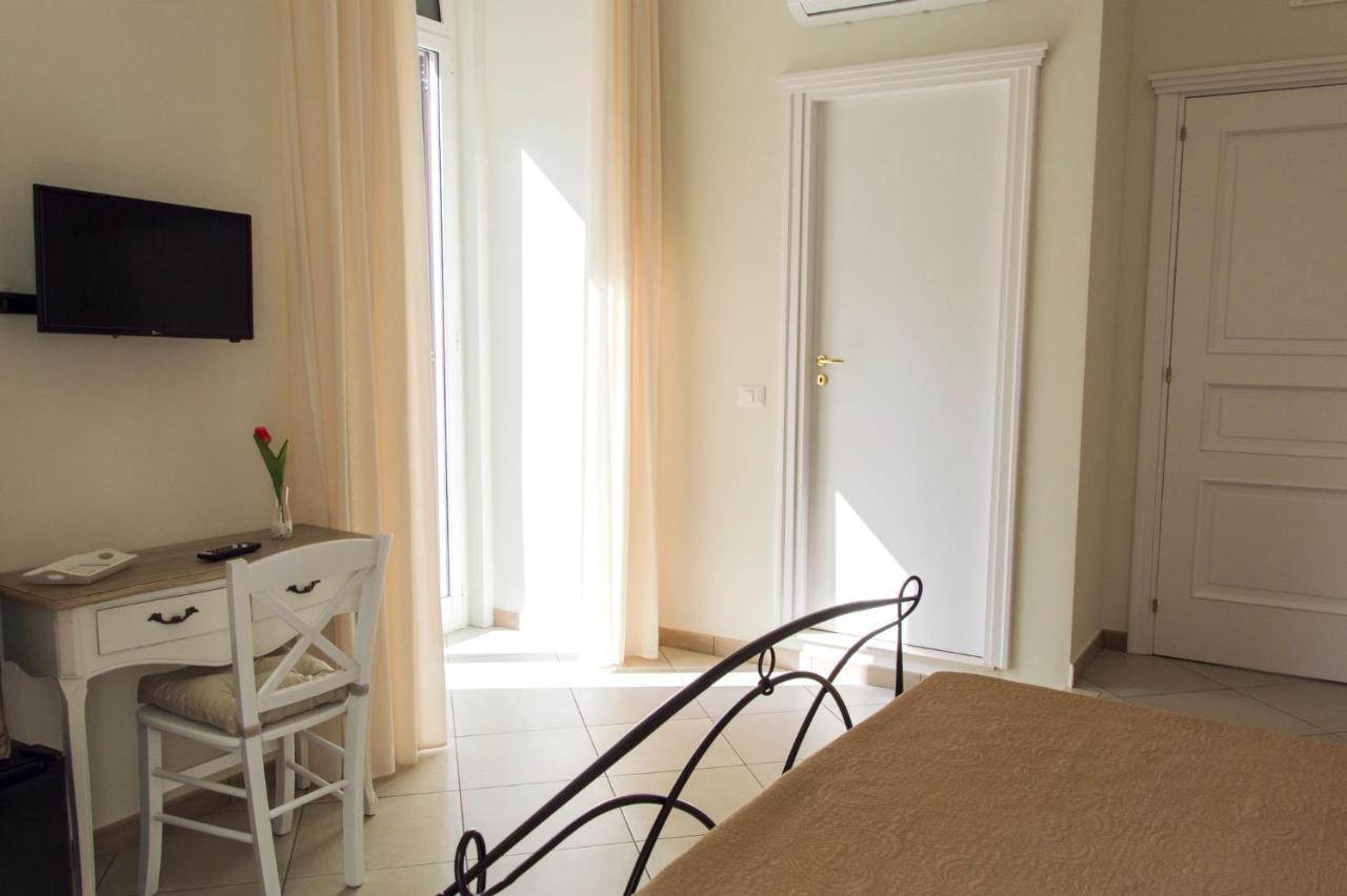 B&B La Rosa Dei Venti เนเปิลส์ ภายนอก รูปภาพ