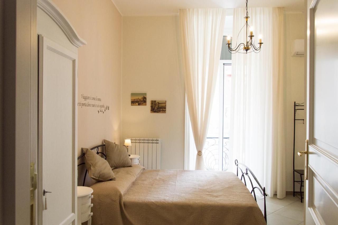 B&B La Rosa Dei Venti เนเปิลส์ ภายนอก รูปภาพ